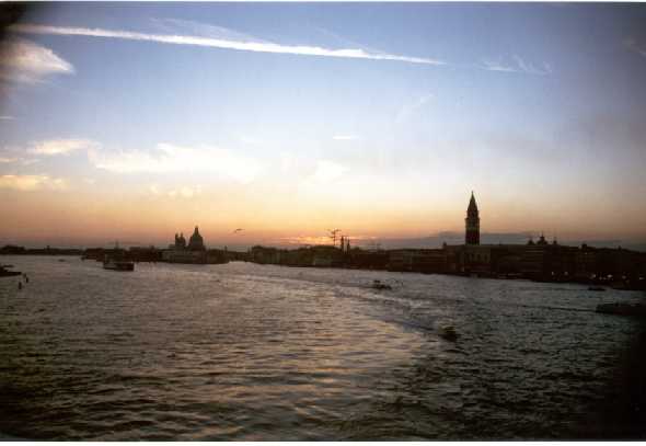 Ein Bild von Venedig, aufgenommen von der Fähre
